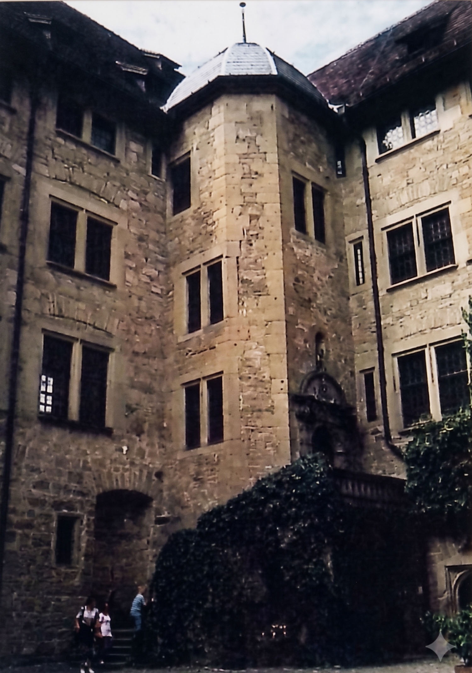 Neuenstein_castle2_by_Joan_Reed.jpg